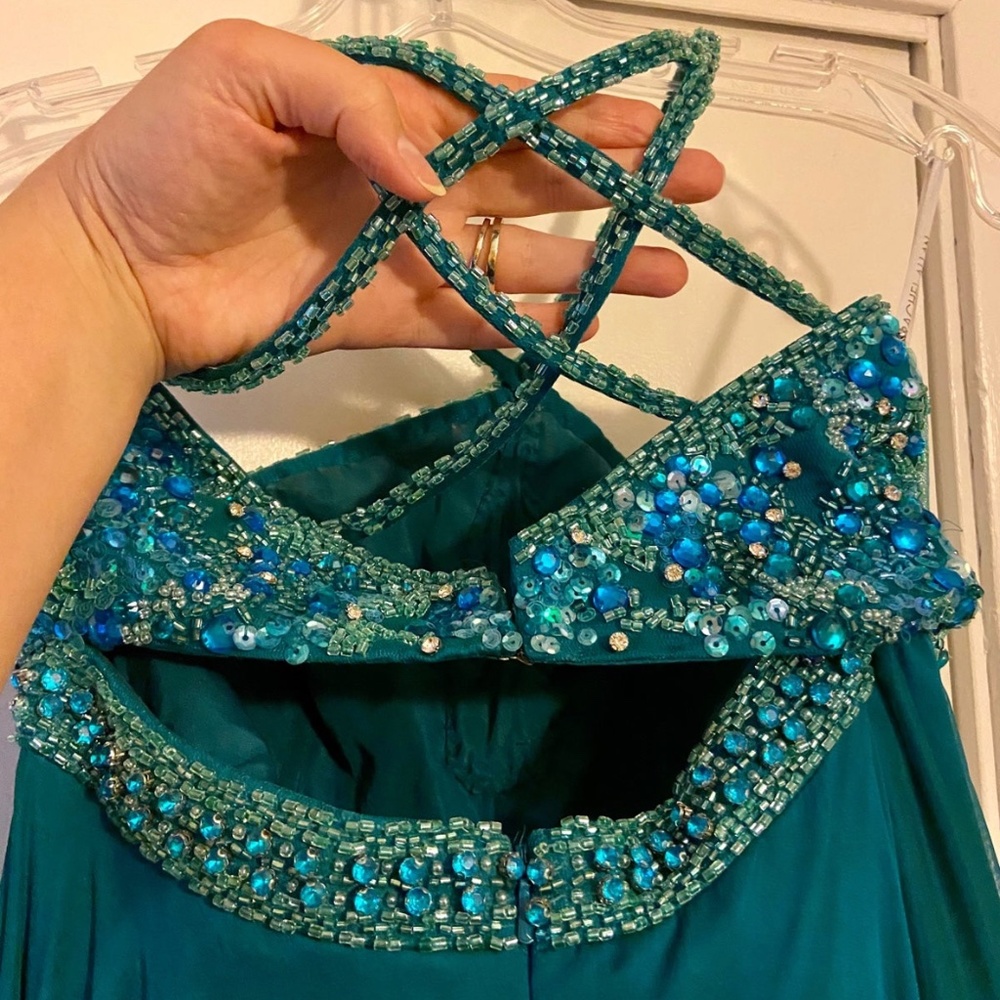 Dress - Picture 6 of 9